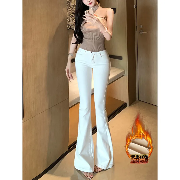 气质韩女长腿加绒微喇小白裤2025冬季新款高腰修身提臀喇叭牛仔裤