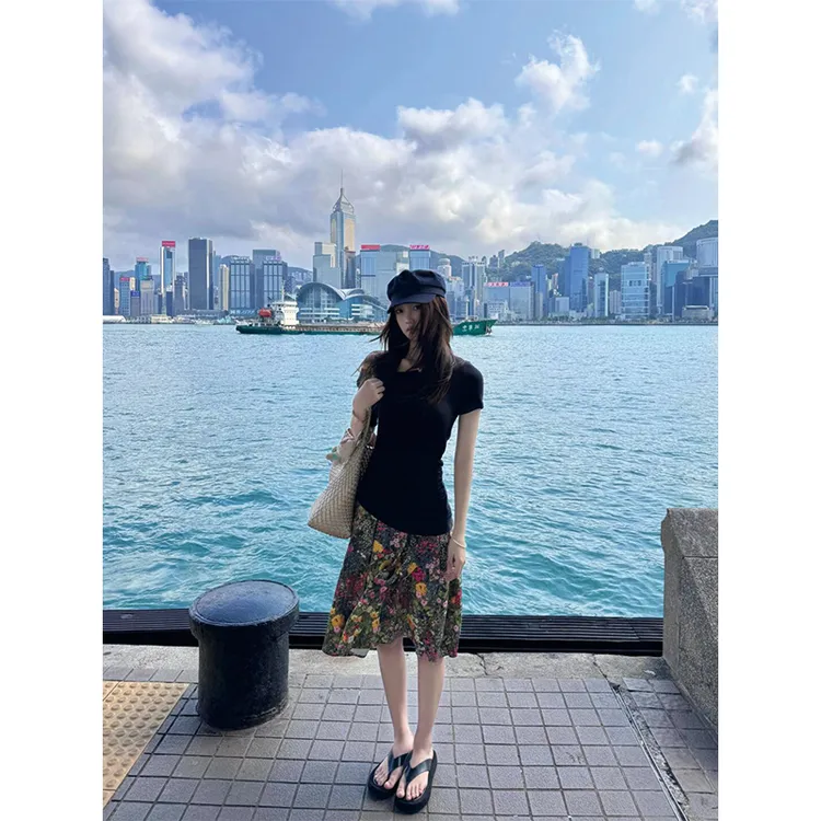 港风复古时尚感纯色斜肩T恤女2025夏季新款设计感碎花半身裙套装
