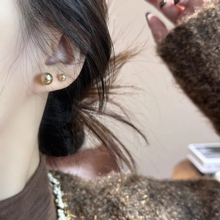 黑糖【耳饰】美拉德浅香槟珠珠耳钉秋冬简约时尚耳饰E1909
