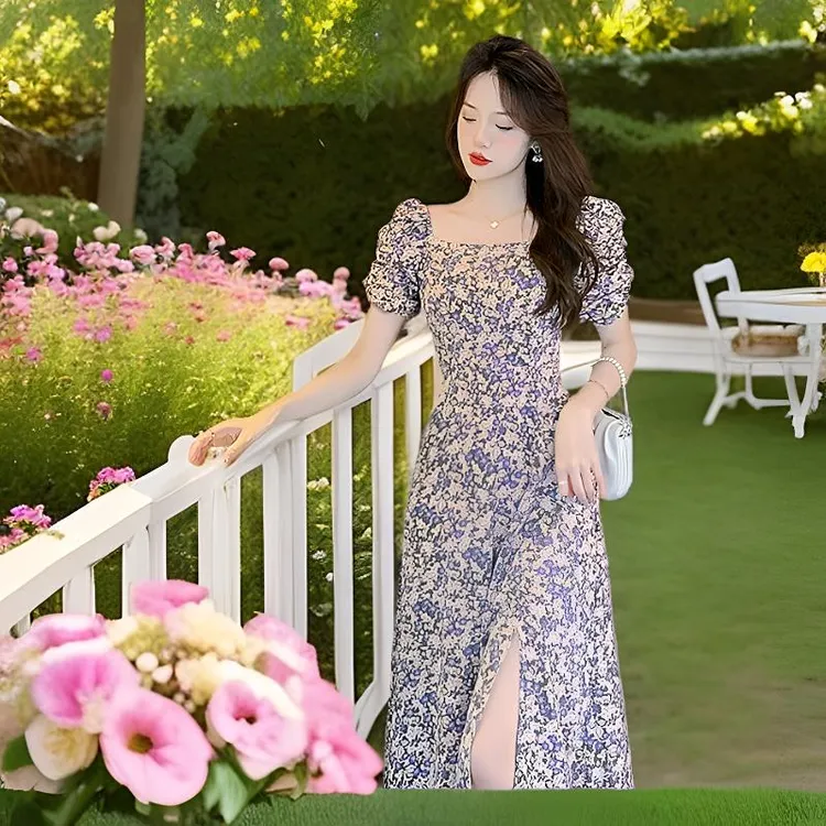 法式方领泡泡袖碎花中长款连衣裙女2024夏季新款收腰开叉字裙潮