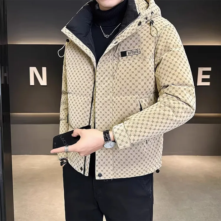 鸭绒羽绒服男士连帽印花修身冬季潮牌2025新款冬装加厚防寒皮外套