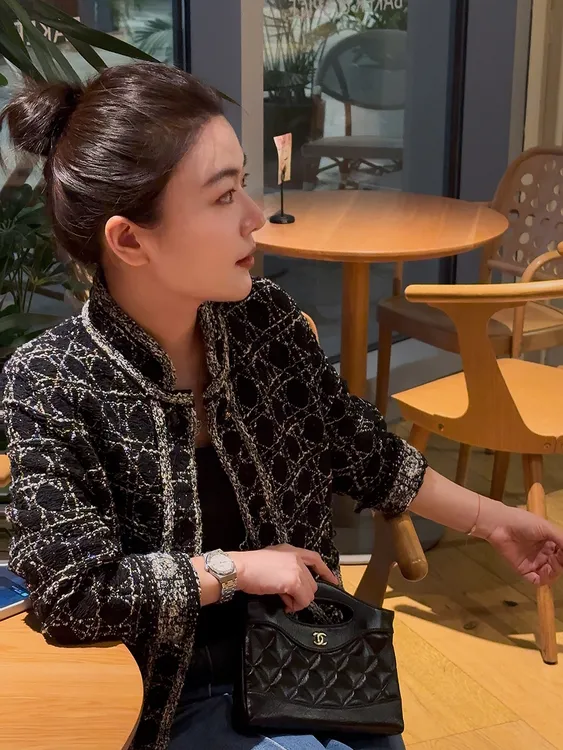 曼辰manchenh"星河入梦"进口大肚纱全件浮线提花对花针织外套