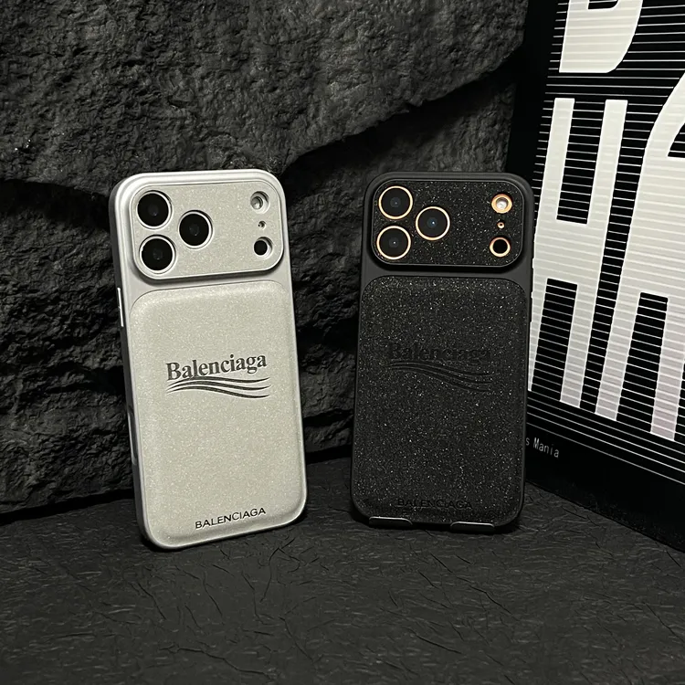 巴黎潮牌贴皮压印标适用于苹果17promax手机壳iPhone16精孔大视窗