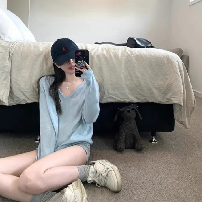 蓝色V领打底衫女款爆款2025早春新款慵懒版宽松甜美百搭针织上衣