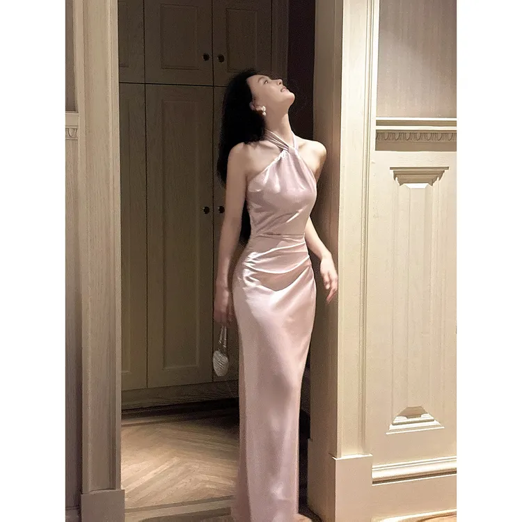 Good Job【精致翘楚】法式缎面粉色挂脖连衣裙气质收腰显瘦包臀裙