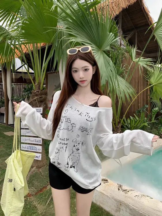 慵懒风趣味卡通印花斜肩长袖T恤女秋季休闲宽松薄款露肩防晒上衣
