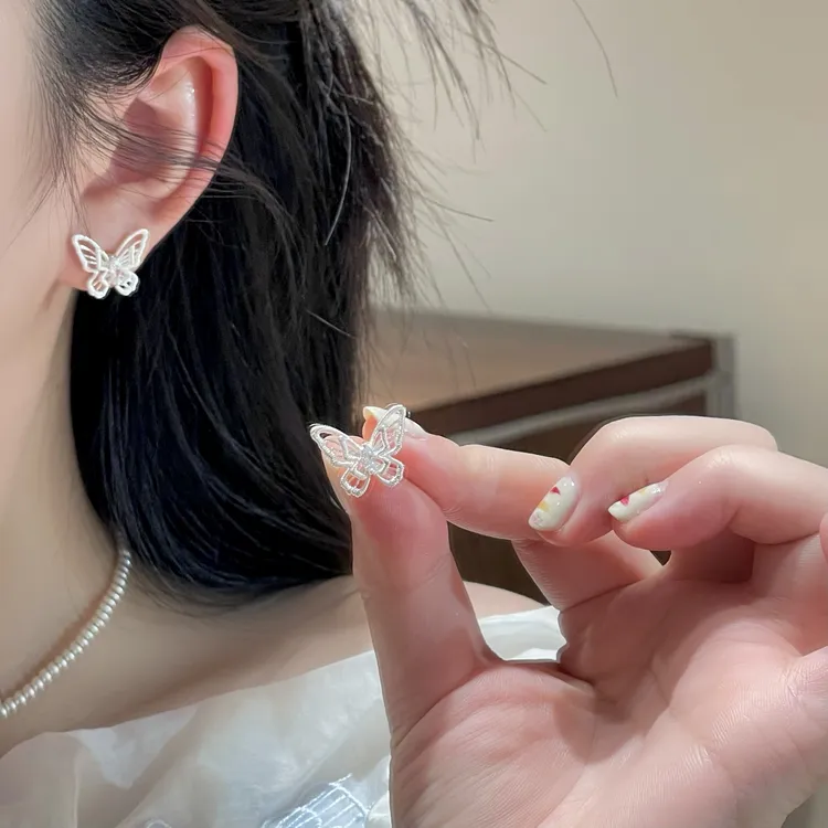 黑糖【耳饰】  日韩轻奢镂空蝴蝶耳钉精致甜美耳耳环E1736