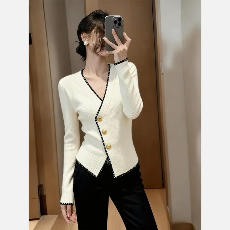 软糯白色V领毛衣秋冬时尚洋气时髦高级感巨好看气质掐腰针织上衣
