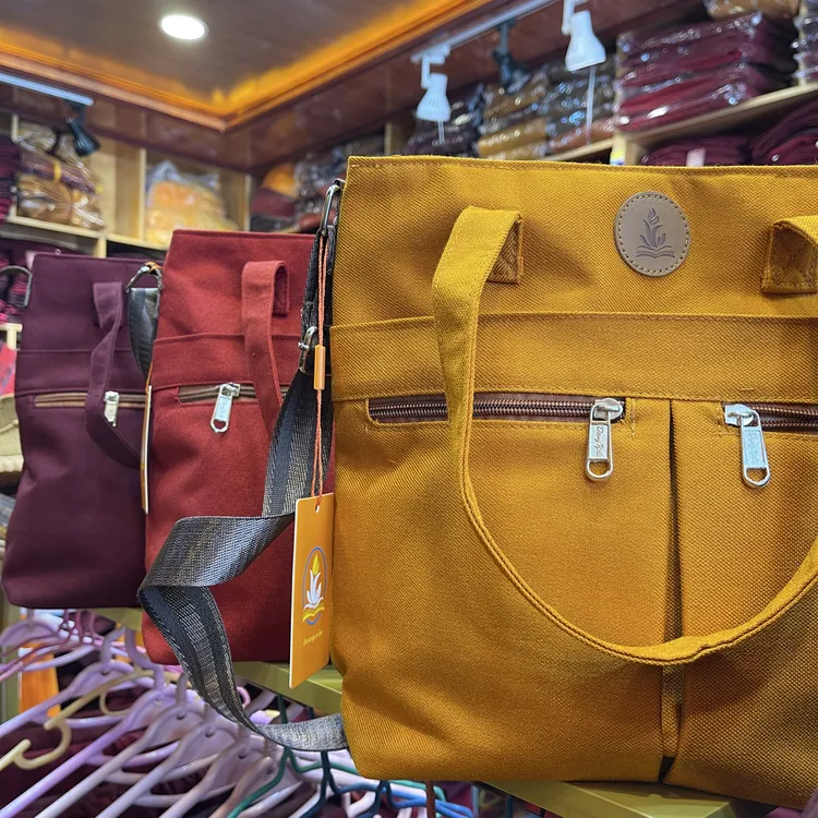 包包有三个颜色新款