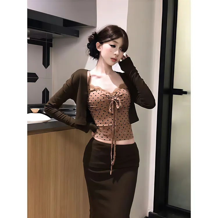 辣妹风波点吊带背心外搭开衫上衣女秋季新款高腰气质半身裙子套装