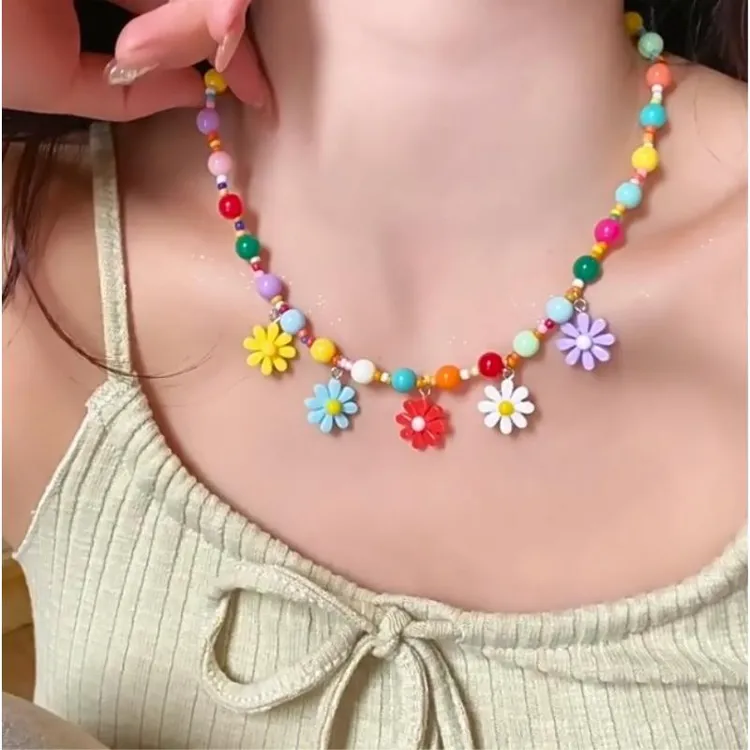 铜合金亚克力项链 甜美多巴胺撞色小雏菊锁骨链女款可爱项链