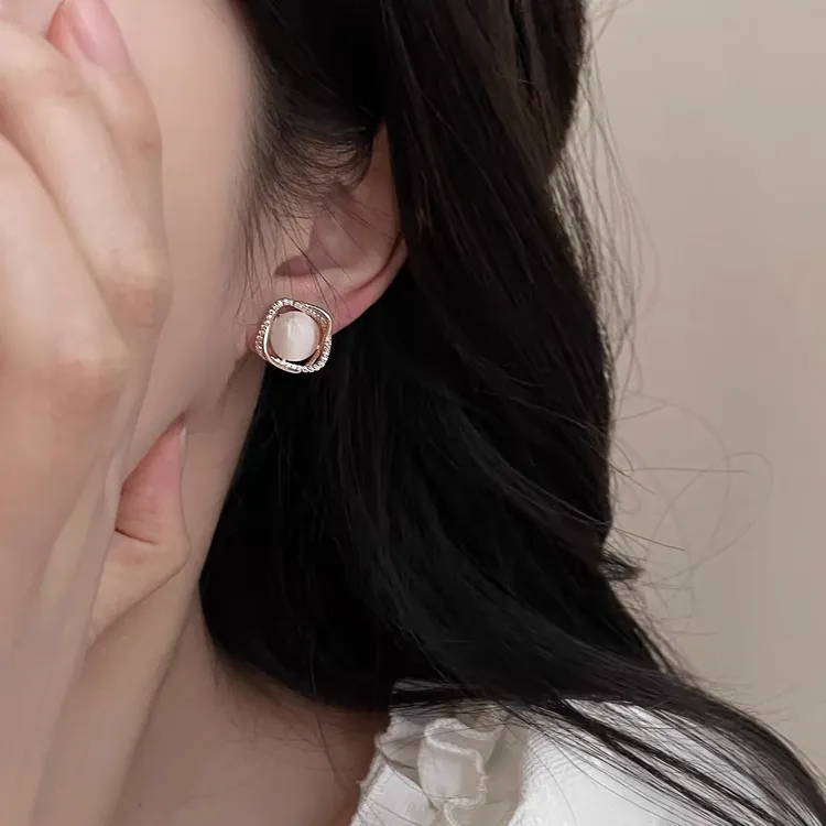 铜合金耳饰 轻奢甜美小香风喵喵石耳饰蚊香盘无耳洞耳夹百搭通勤