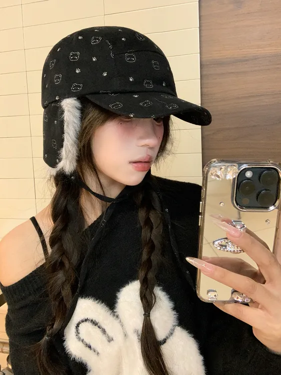 韩系波点小熊黑色雷锋帽女秋冬2025新款加绒保暖护耳显脸小鸭舌帽