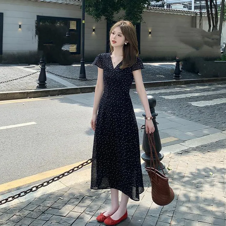 法式复古碎花v领短袖连衣裙女夏季新款收腰修身小个子中长款裙子