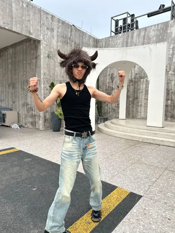 SDG时代平价神牛1号冰川蓝猫须纹微喇牛仔裤男士高级感裤子517