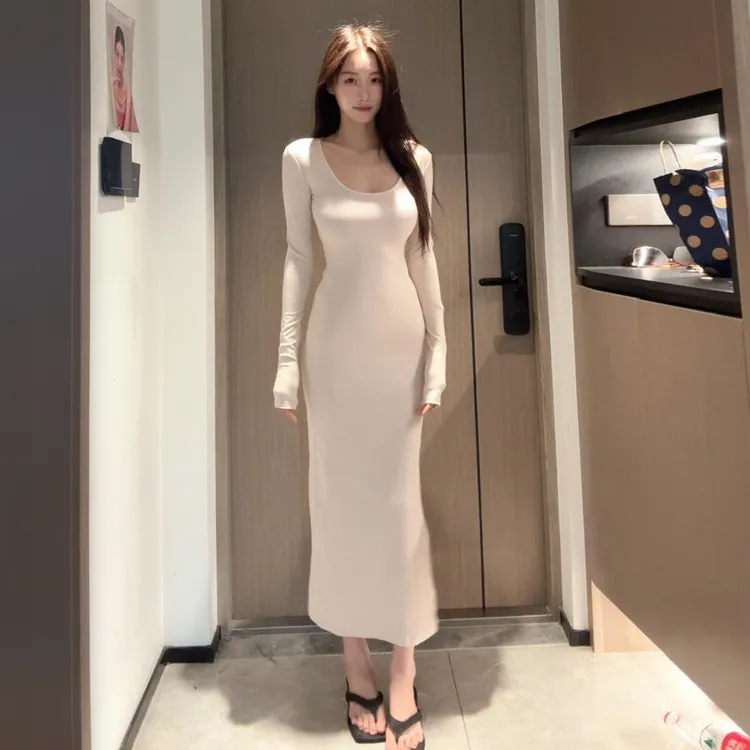 早秋巨好看白色长袖连衣裙女2025新款内搭打底修身长裙高级感穿搭