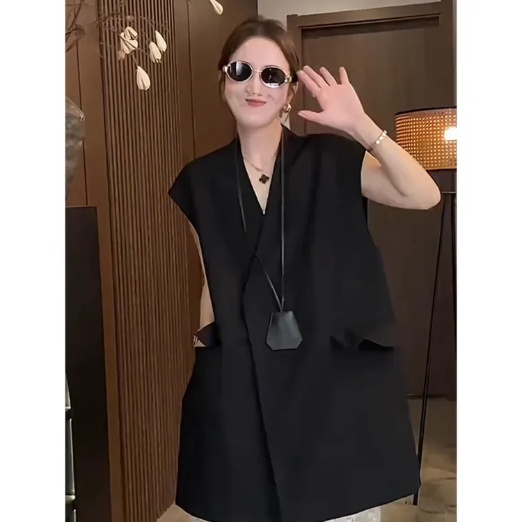 欧货V领设计无袖早秋黑马甲女慵懒风高级感轻奢减龄时尚大码上衣