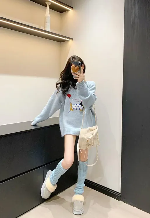 毛衣女款2025款网红款时尚宽松宽松圆领蓝色百搭秋冬套头毛针织衫