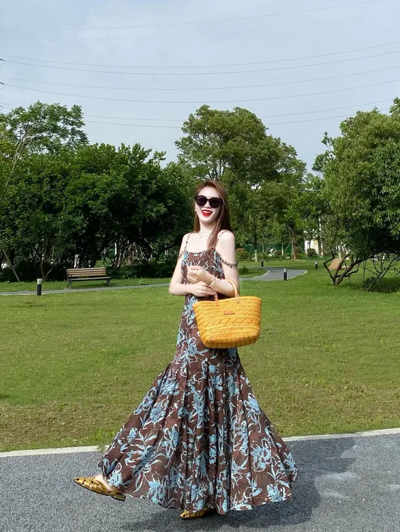 新中式国风剪花串珠吊带连衣裙子女夏2025新款收腰气质显瘦长裙子