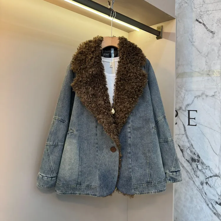 2025冬宽松时尚欧货胖mm洋气翻领毛领大码牛仔加棉保暖外套