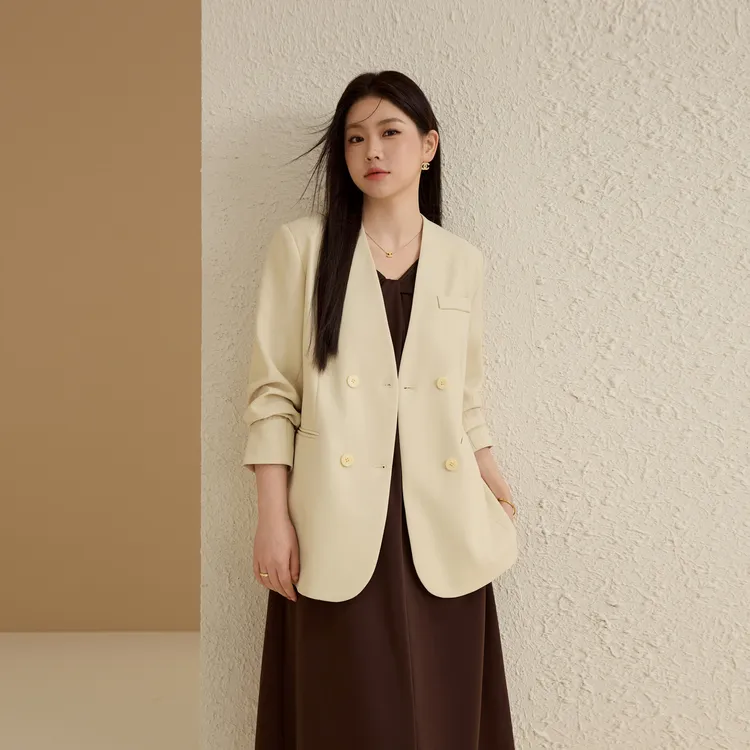 【燕麦拿铁】纤莉秀大码女装秋季流光缎面气质V领西装外套QK3184