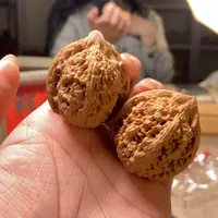 文玩核桃吊坠牡丹纹 52