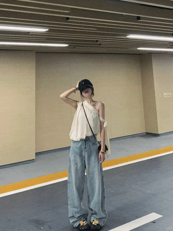 夏季新款纯欲慵懒风女装法式气质绑带露肩吊带背心直筒牛仔裤套装