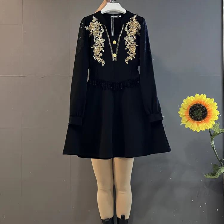 新款大码女装时尚气质V领流苏拼接收腰显瘦重工连衣裙