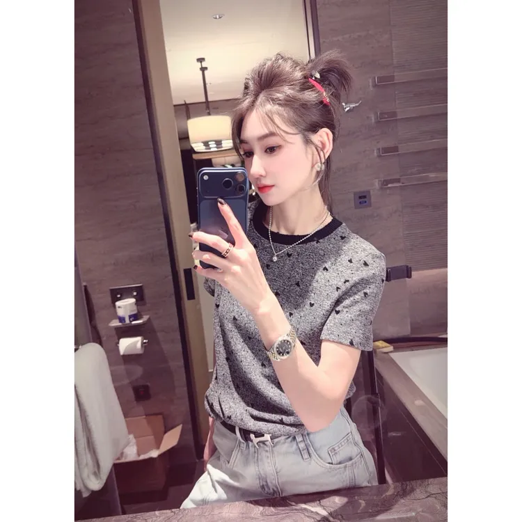 韩国东大门冬季新款灰色爱心圆领T恤女百搭洋气时尚打底衫上衣ins