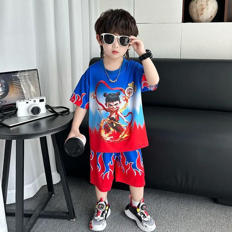 小哪吒儿童夏装套装短袖短裤男童速干冰丝t恤发光灯2025新款衣服