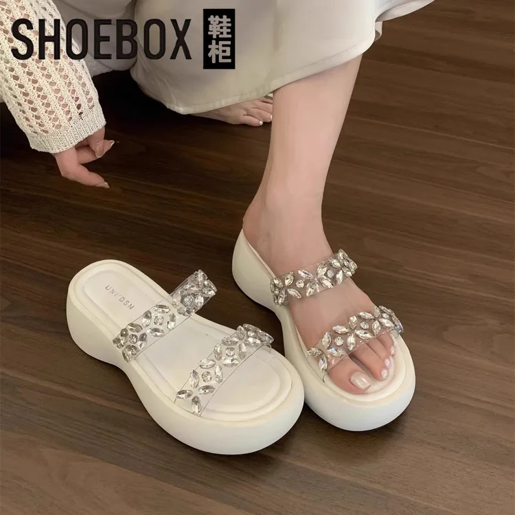 达芙妮旗下鞋柜2025夏季简约碎钻仙女风网红百搭气质舒适拖鞋女