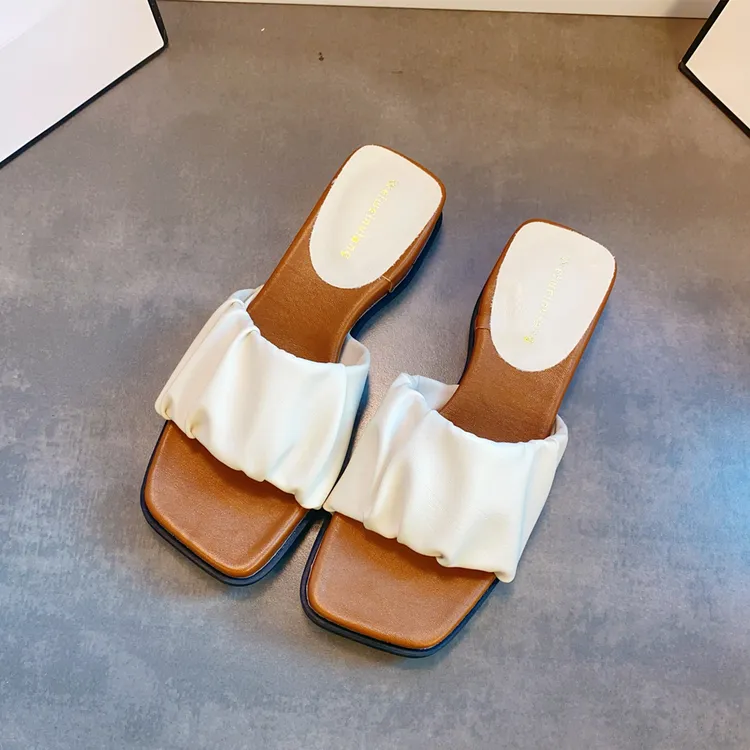 法式软皮面外穿拖鞋女方头褶皱露趾中跟一字拖夏百搭厚底平底凉拖