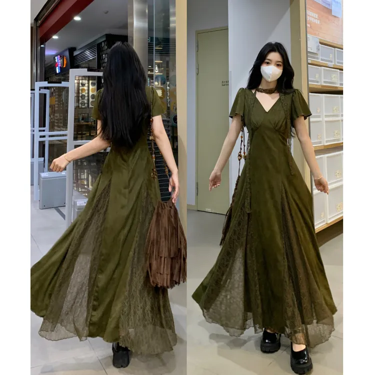 大码设计感春夏墨绿色V领遮肚子显瘦连衣裙蕾丝拼接气质打底长裙