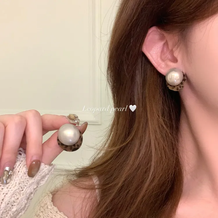 铜合金耳饰 复古美拉德豹纹珍珠耳钉女轻奢高级感耳环巨好看耳饰