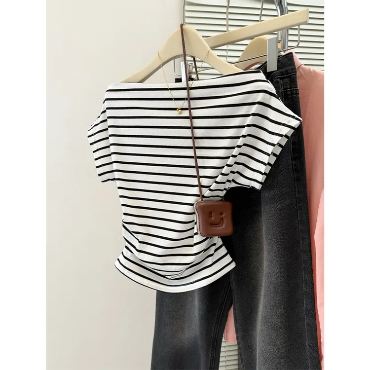 高级设计感绝美穿搭一字肩条纹短袖T恤女2025夏季新款露肩小上衣