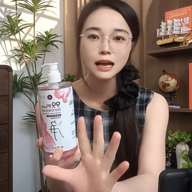 内衣专用洗衣液按压式正品强力去除血渍污渍温和蓬松留香