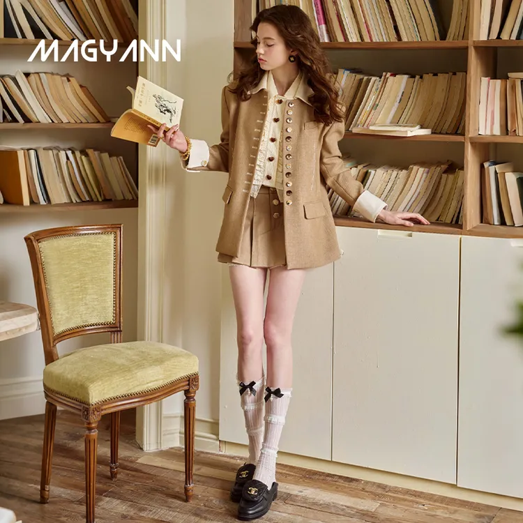 Magyann/昧宴【鎏金岁月】撞色领袖口外套
