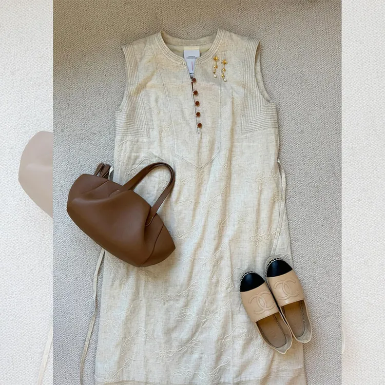 今年流行高级感宽松无袖亚麻背心裙2025年夏季女神范气质连衣裙女