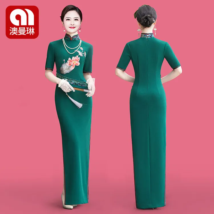 绿色旗袍2025新款中式走秀高端修身优雅气质短袖舞台表演出礼服女