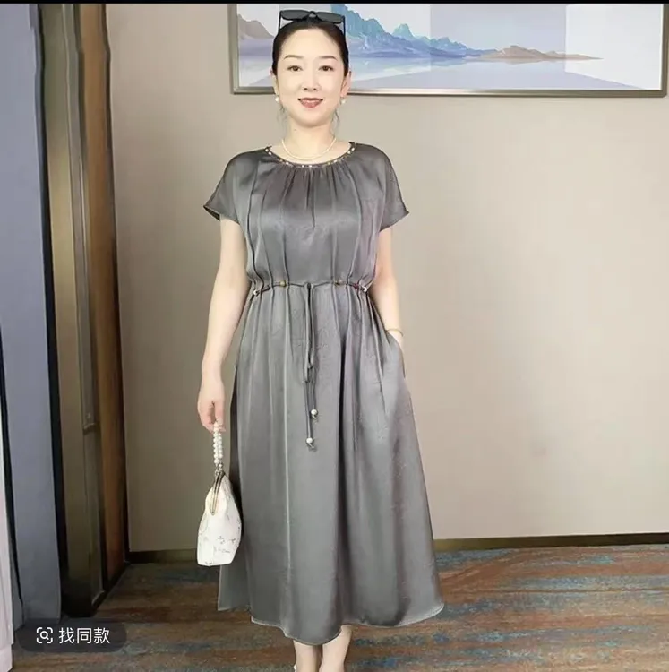 妈妈夏季气质连衣裙2025年新款中老年女时尚收腰显瘦中长款连衣裙