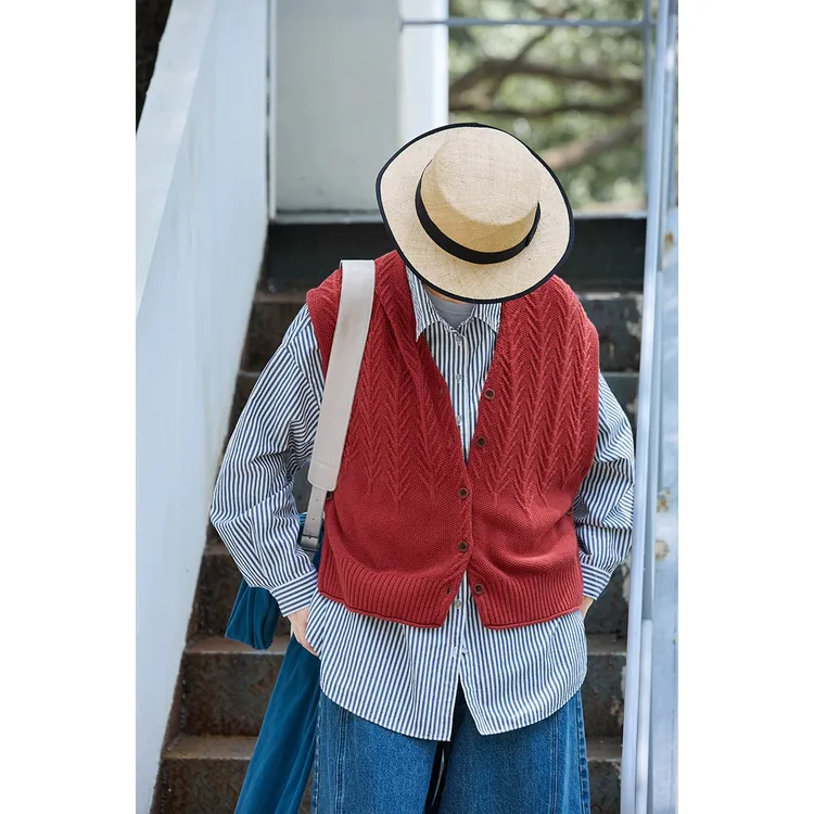 三季款朝霞红黑色宽松百搭深V领针织马甲