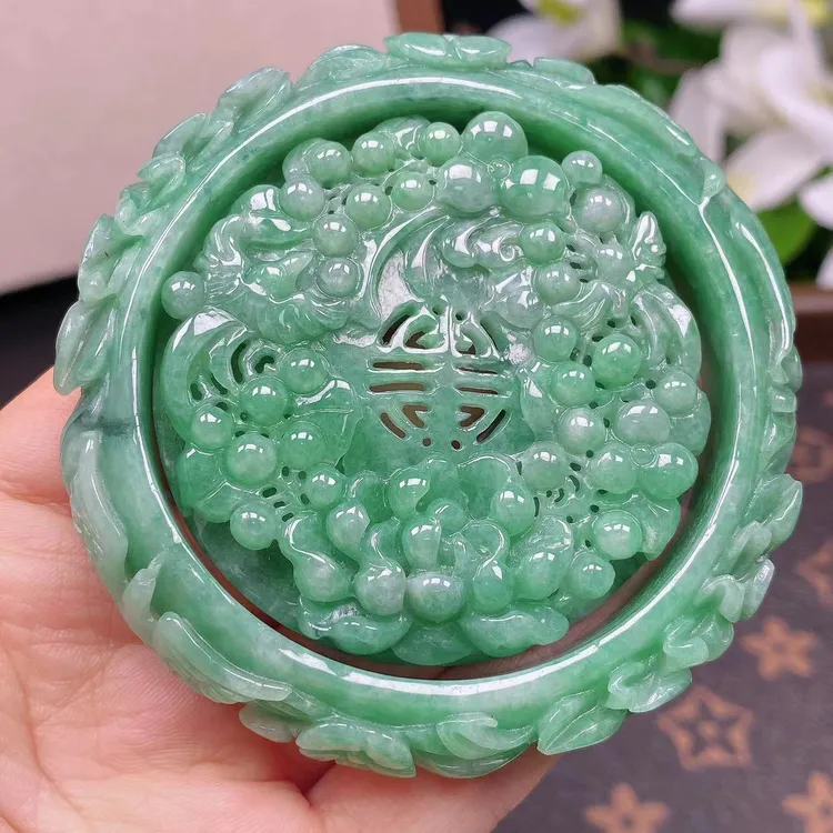 缅甸天然A货56.6圈口翡翠雕花手镯精雕满色套装