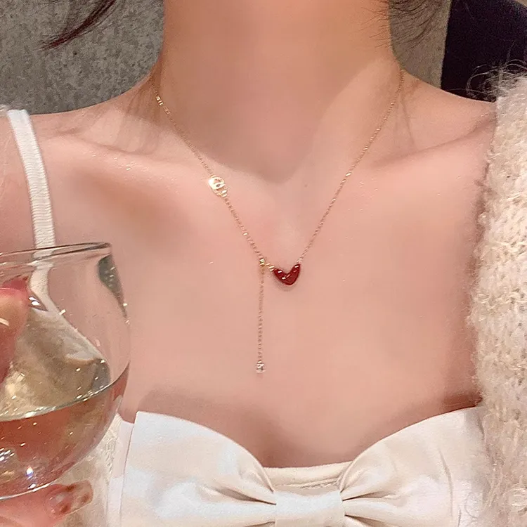 铜合金项链 简约法式红色爱心项链女气质轻奢甜美设计感温柔百搭