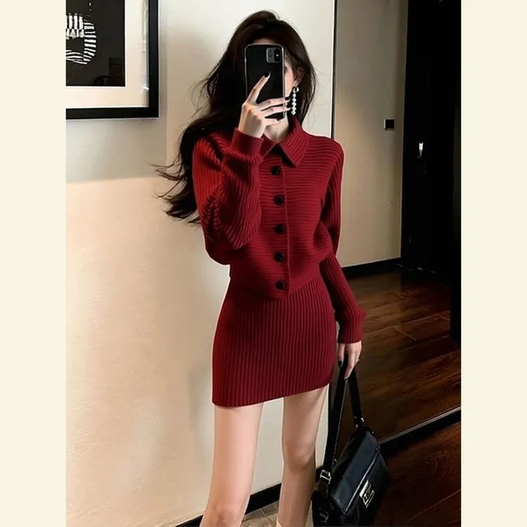 小个子女神范气质高级感富家千金miu系红色圣诞针织连衣裙套装冬