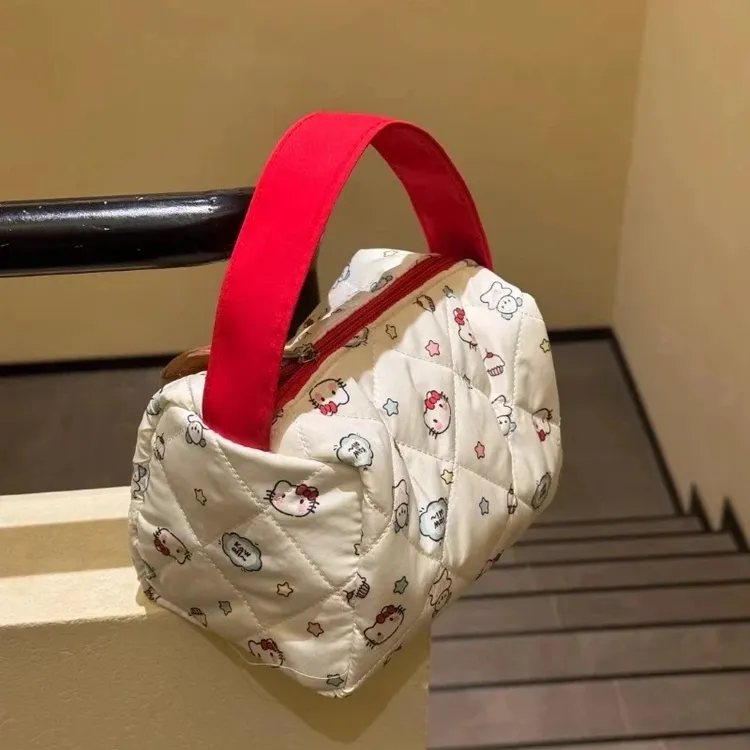 可爱化妆包手拿包便携大容量收纳包洗漱包ins立体手提包女小众包