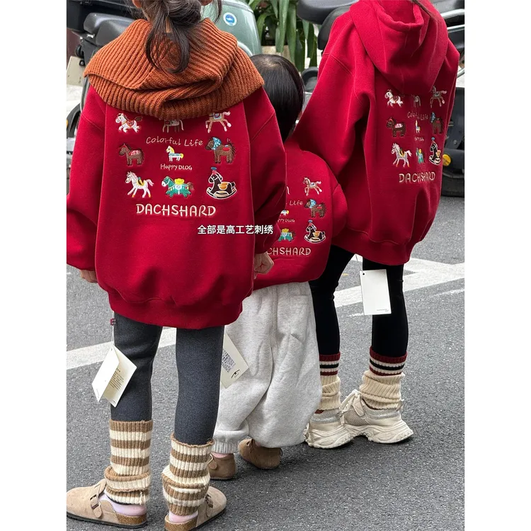 韩国童装2025秋冬新款女童小马年服加绒卫衣儿童新年装百搭上衣潮