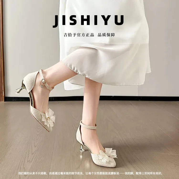 加肥加宽大码女鞋新款气质百搭满天星纹理蝴蝶结一字带细跟中空鞋