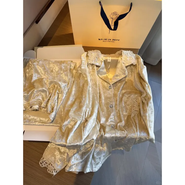 法式时尚高级感拼接蕾丝金丝绒睡衣秋冬季新款保暖舒适家居服套装