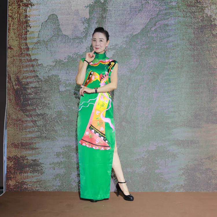 李月英定制真丝皮影全手工绣花旗袍（不退不换，不合适可以修改）