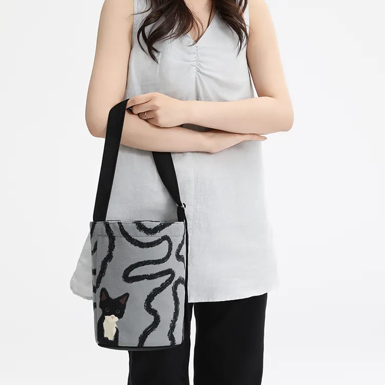 艺术鸭原创猫飘带水桶包百搭单肩斜跨手提小众通勤包包